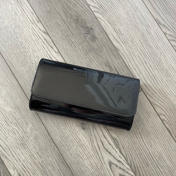 Shiny Black Clutch - Picture 1 of 4